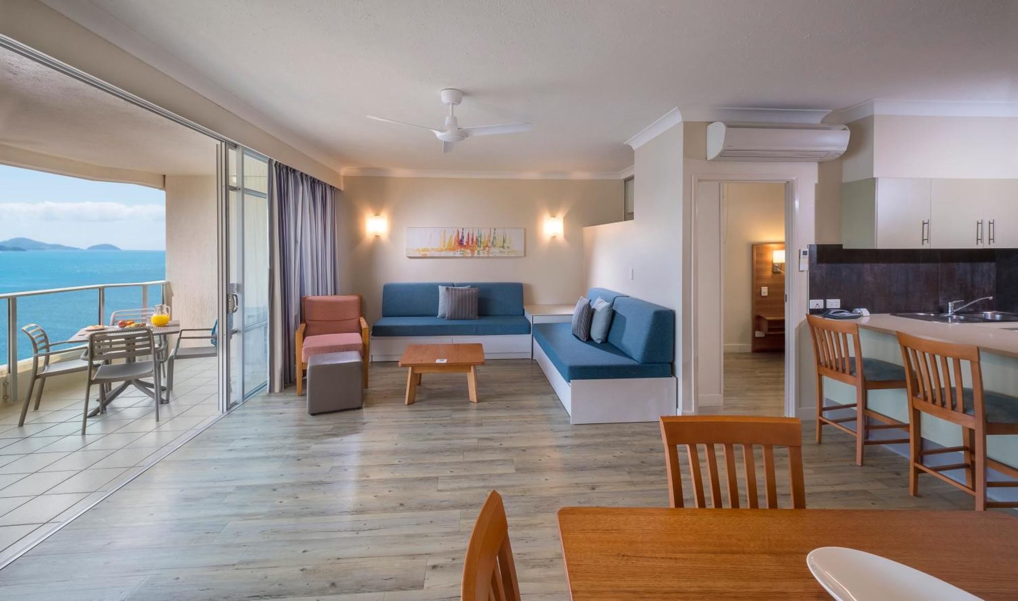 Deluxe One-Bedroom Apartment Sea View