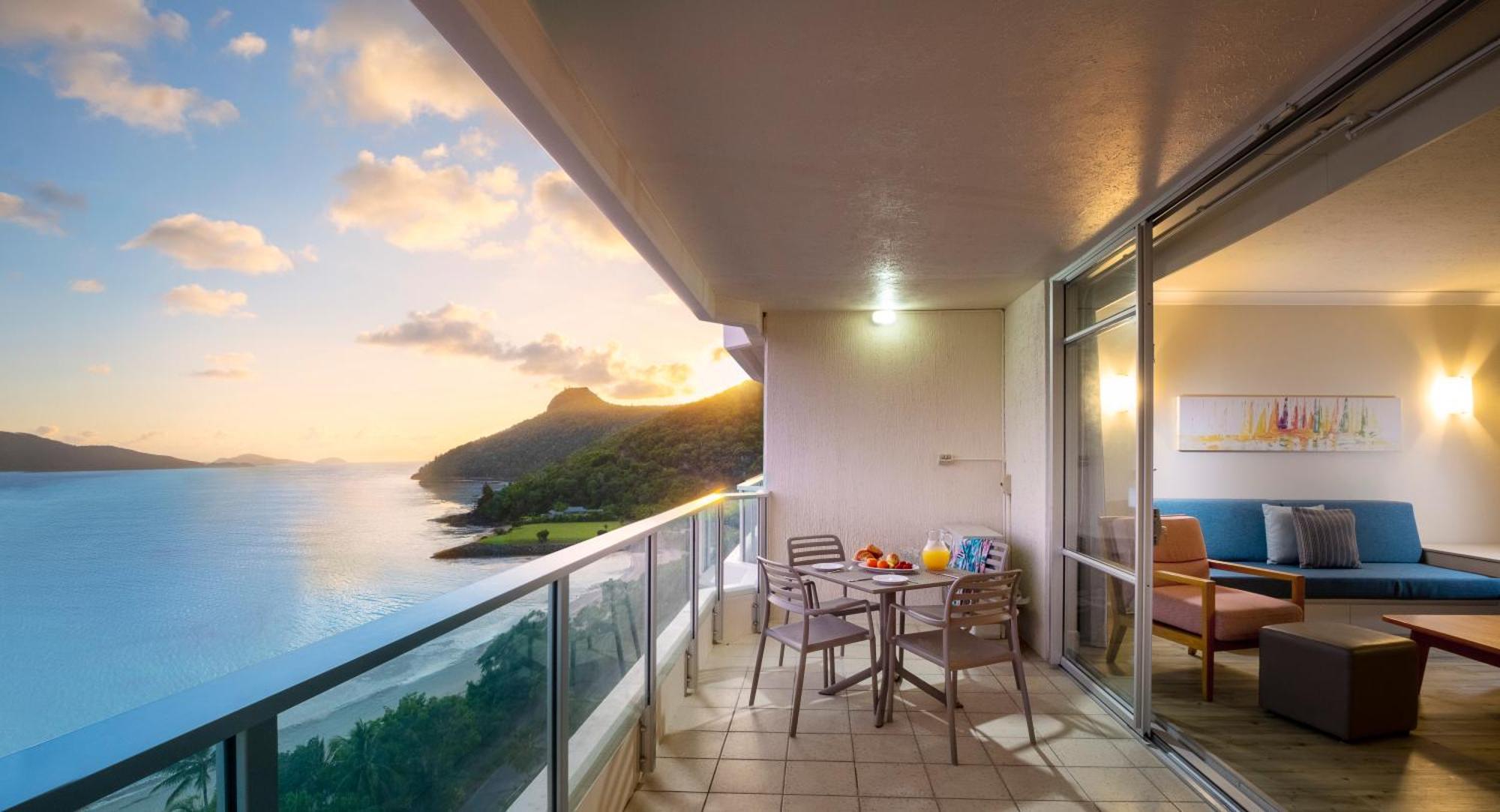 Deluxe One-Bedroom Apartment Sea View