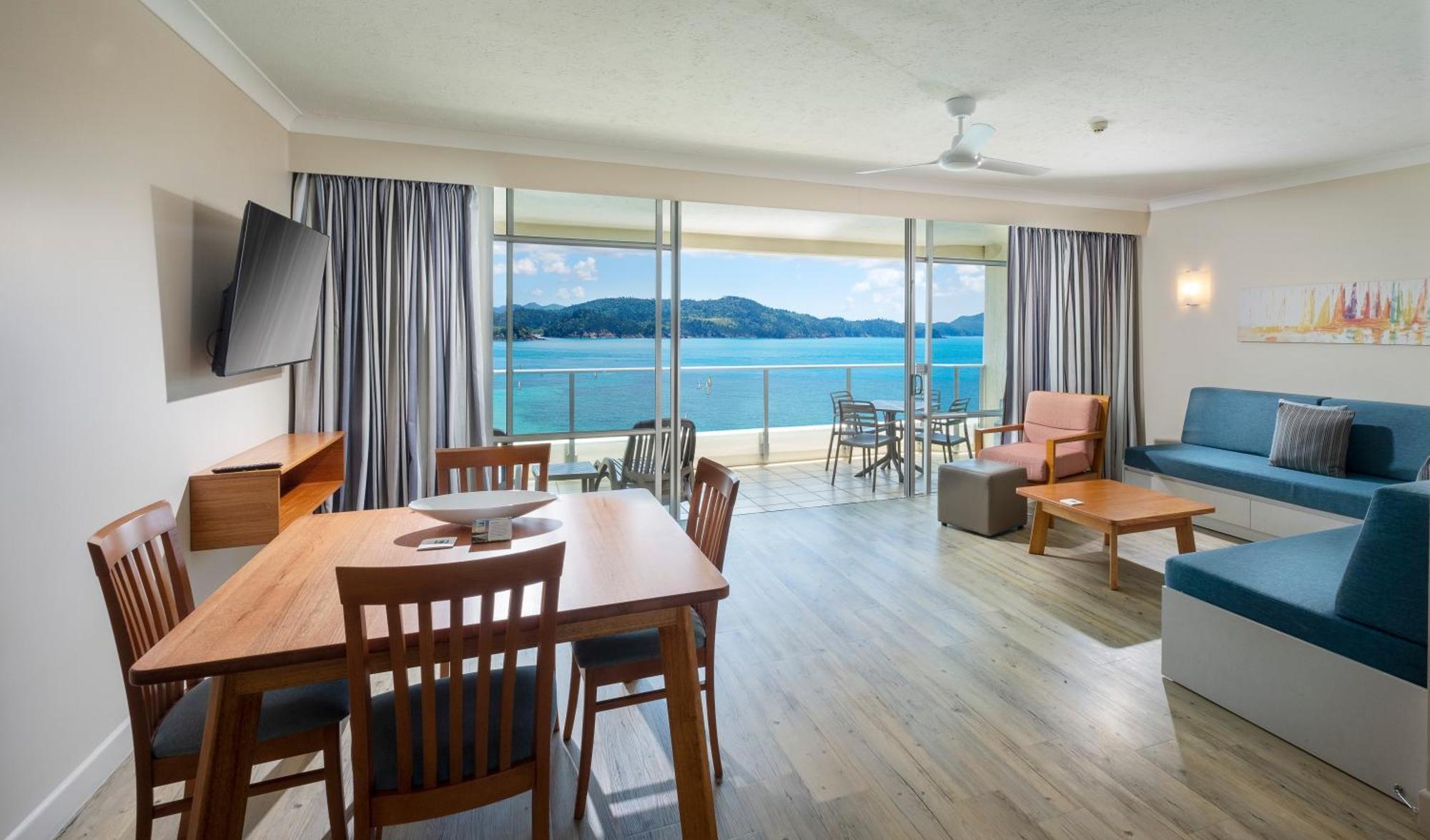 Deluxe One-Bedroom Apartment Sea View