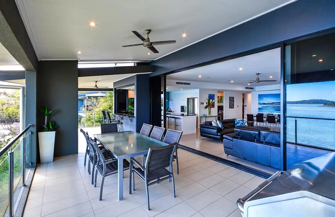 Edge 11 & Free Buggy - Hamilton Island-1