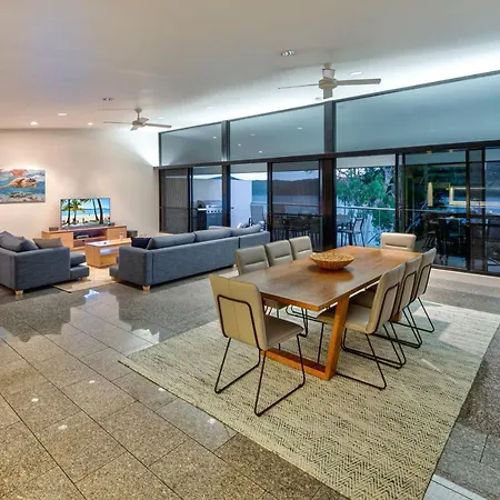 Waves 6 On Hamilton Island By Hiha-3