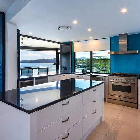 Edge 11 & Free Buggy - Hamilton Island-2