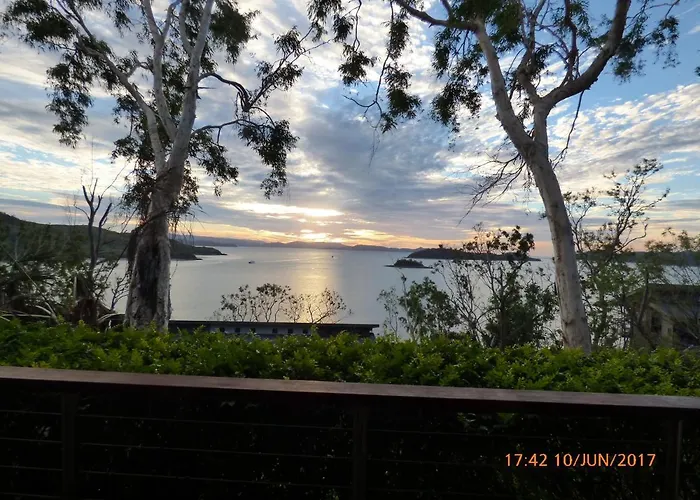 Compass Point 8 Apartment Hamilton Island