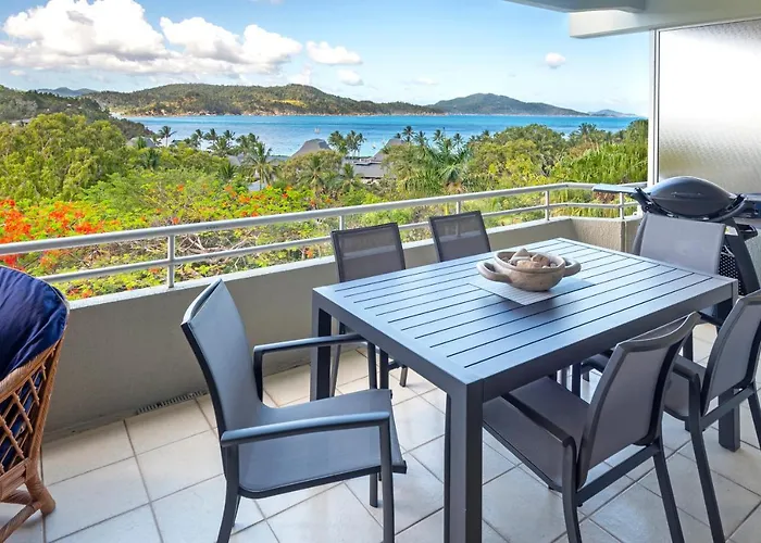 Poinciana 109 & Buggy Hamilton Island Apartment