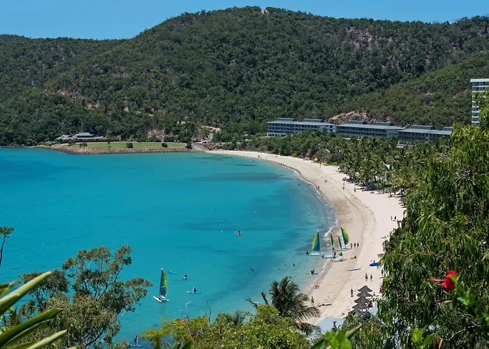 Frangipani 204 & Buggy Hamilton Island Apartment
