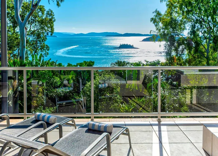 Blue Water Views 16 - 3 Bedroom Penthouse With Ocean Views Hamilton Island