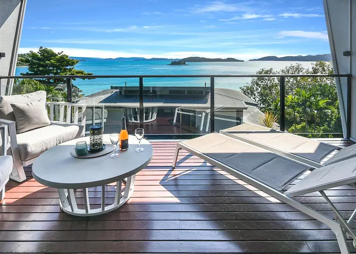 Shorelines 31 Renovated Upmarket Two Bedroom Apartment With Ocean Views And Buggy Hamilton Island