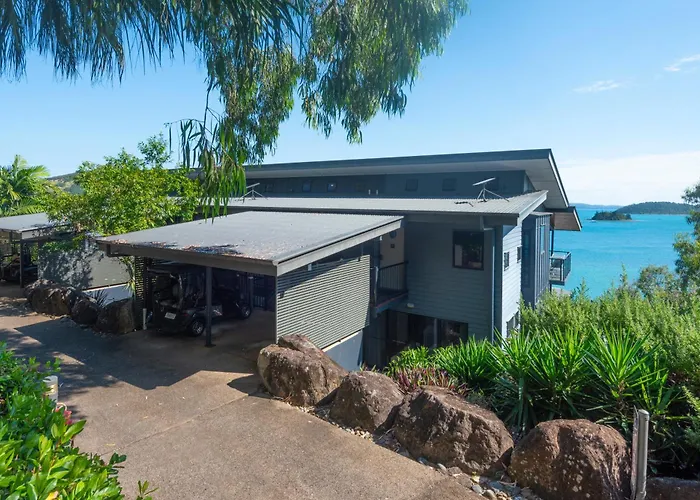 Shorelines 31 Renovated Upmarket Two Bedroom Apartment With Ocean Views And Buggy Hamilton Island